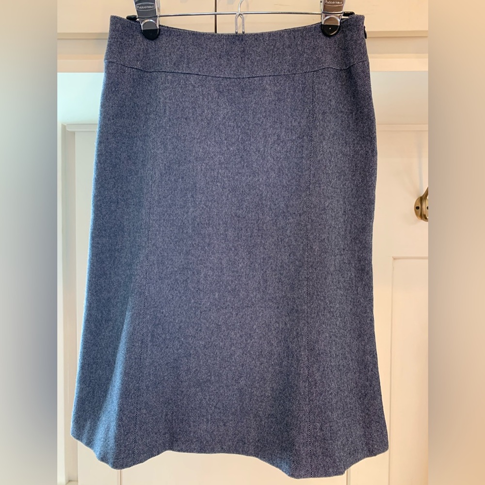 Ann Taylor Loft Women’s gray tweed, kneelength Skirt Size 4.